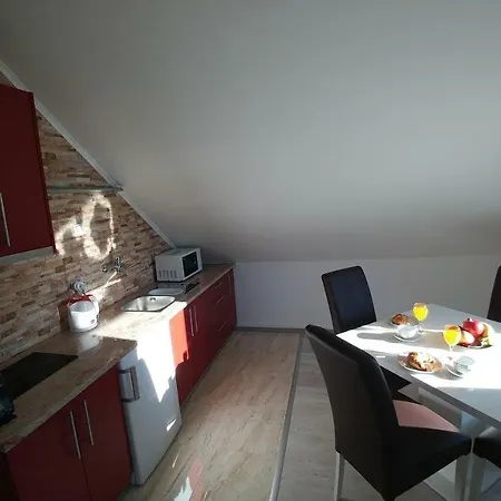 La Riva Apartment *